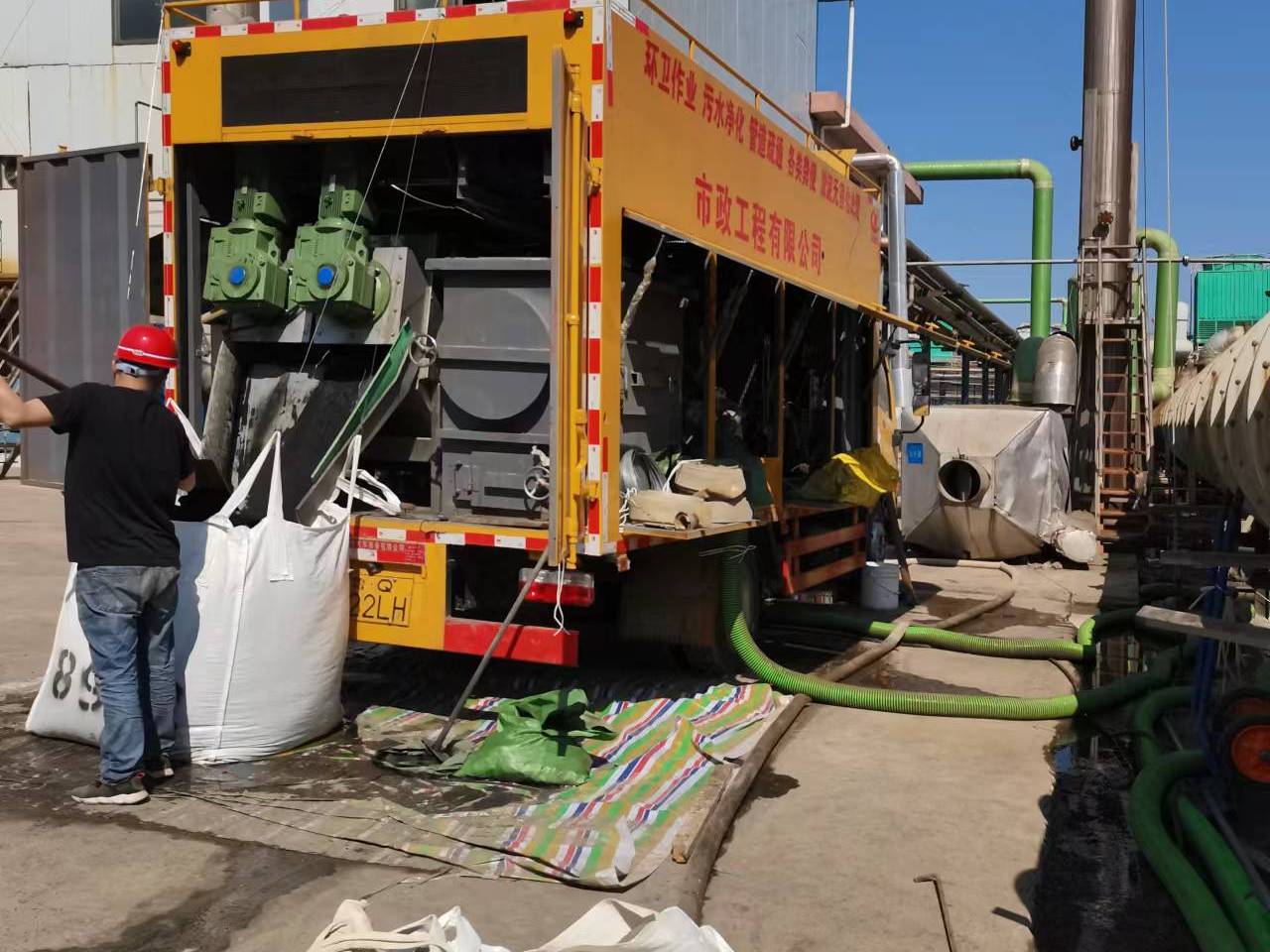 金湾淤泥压干处理